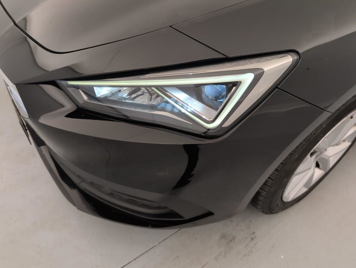 Vente en ligne Seat Leon Sportstourer 2.0 TDI 150 DSG7 Style au prix de 20 270 €