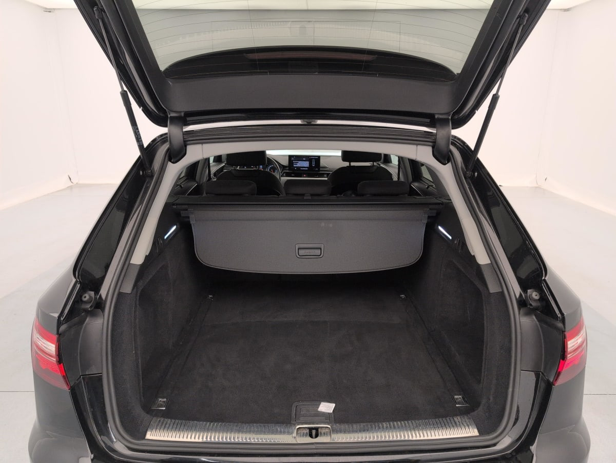Vente en ligne Audi A4 Avant 35 TFSI 150 S tronic 7 Design au prix de 23 360 €