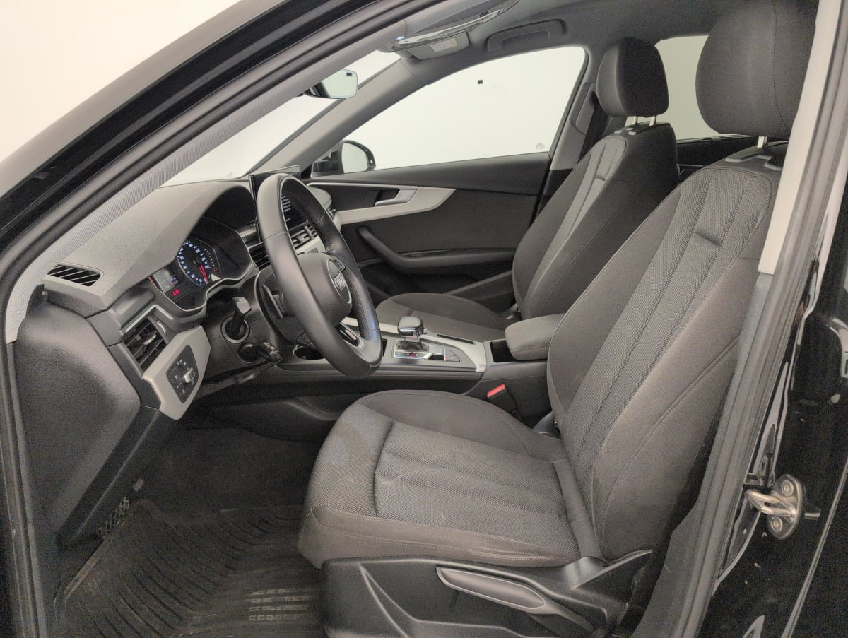 Vente en ligne Audi A4 Avant 35 TFSI 150 S tronic 7 Design au prix de 23 360 €