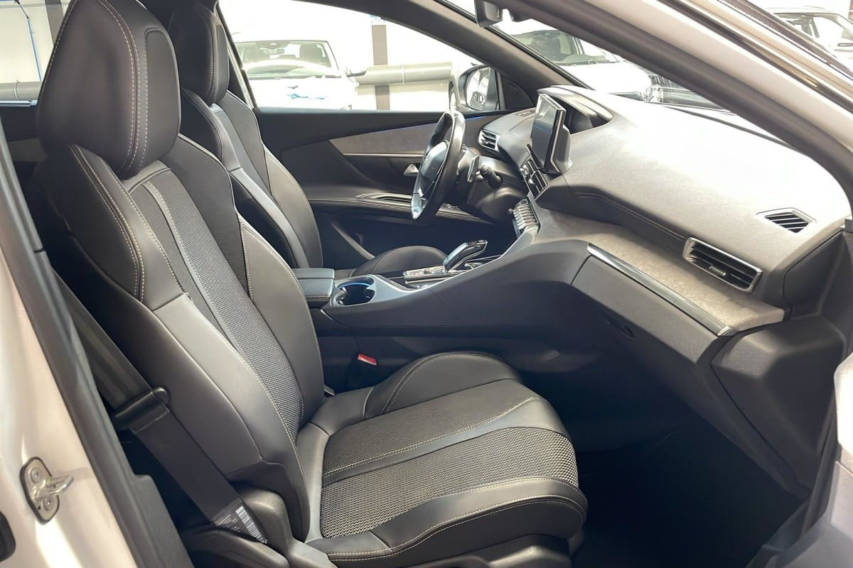 Vente en ligne Peugeot 5008 PureTech 130ch S S EAT8 GT au prix de 22 950 €