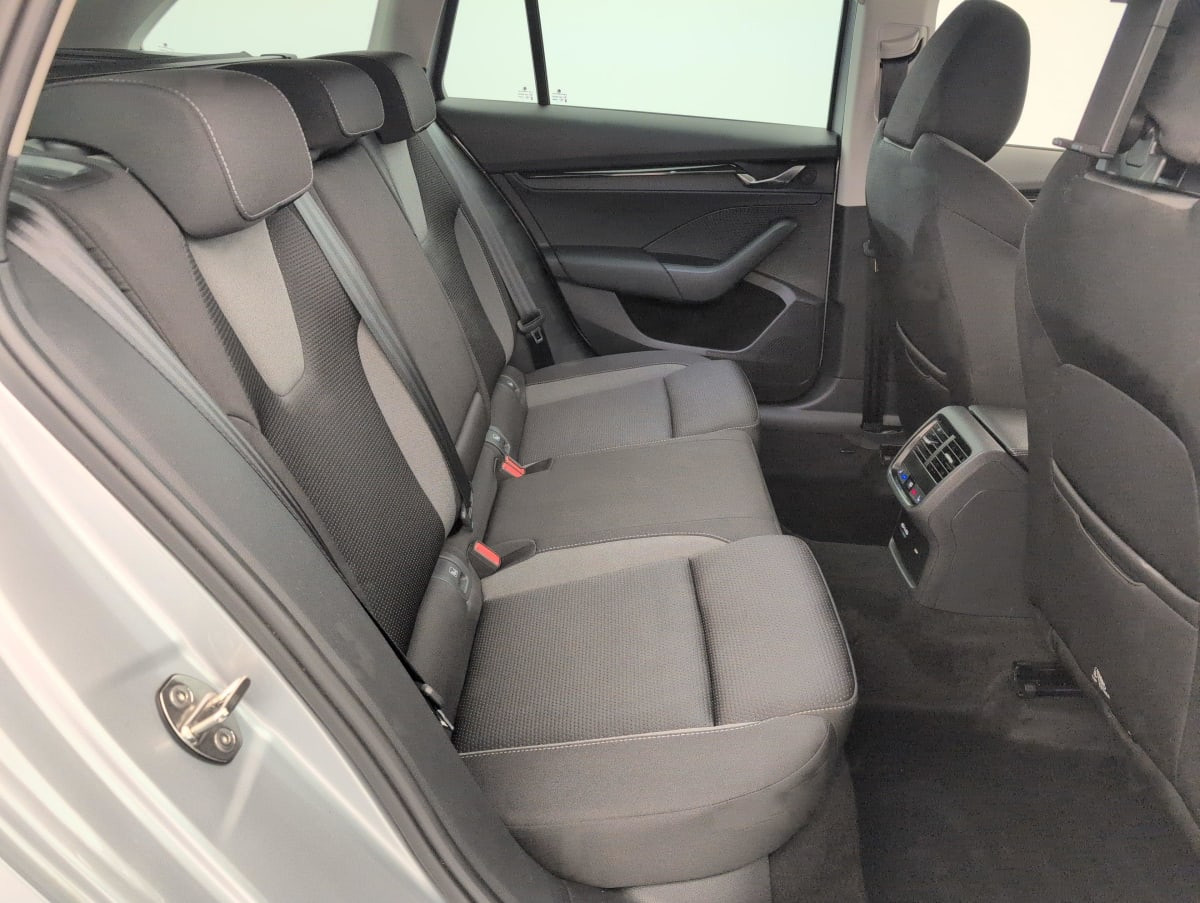 Vente en ligne Skoda Octavia Combi 1.0 TSI 110 CH AMBITION au prix de 21 820 €