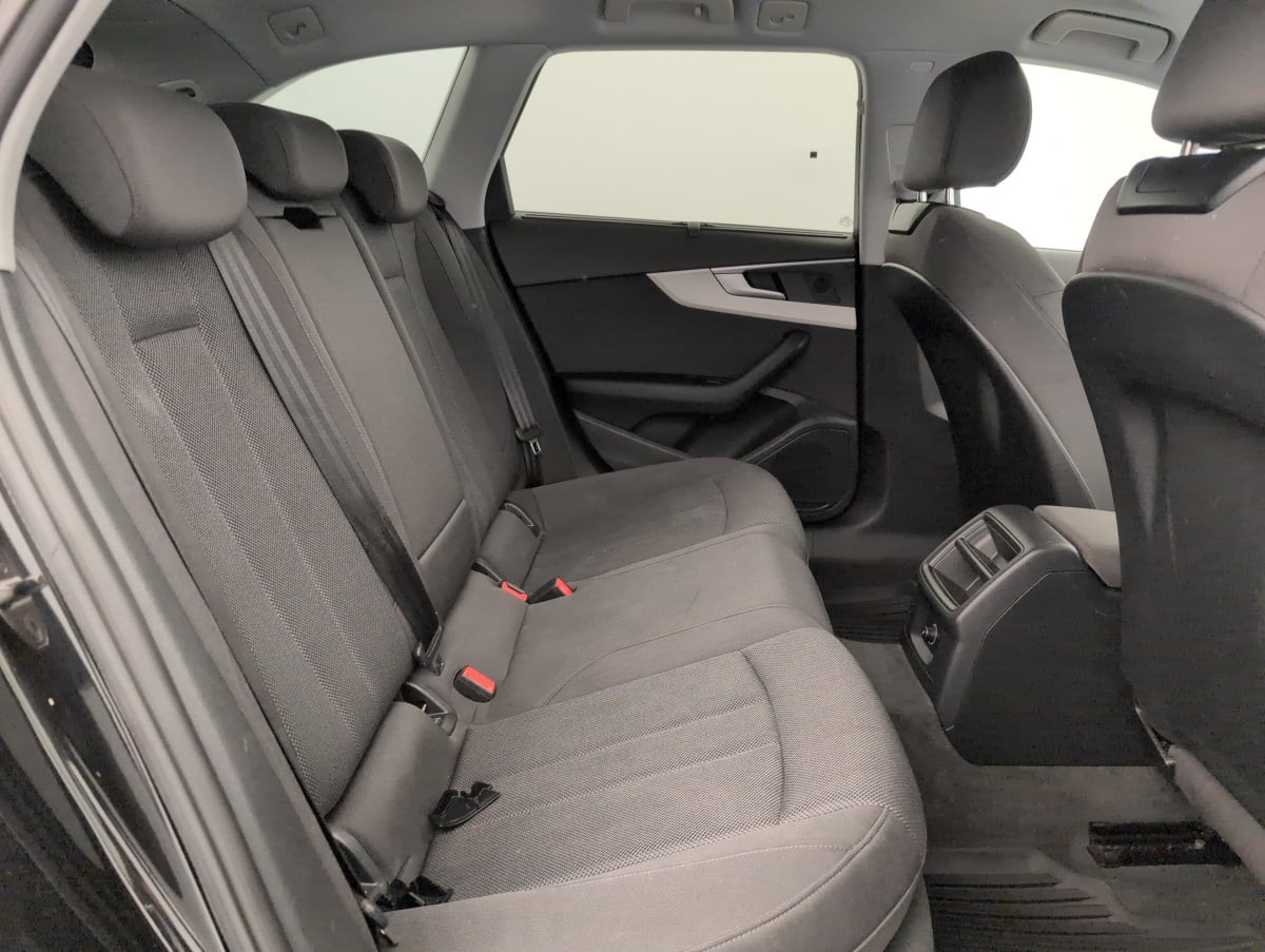 Vente en ligne Audi A4 Avant 35 TFSI 150 S tronic 7 Design au prix de 23 360 €