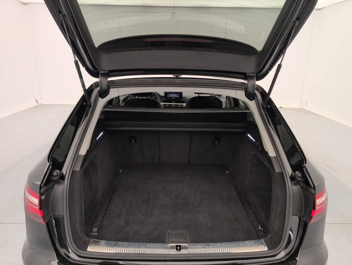 Vente en ligne Audi A4 Avant 35 TFSI 150 S tronic 7 Design au prix de 23 360 €