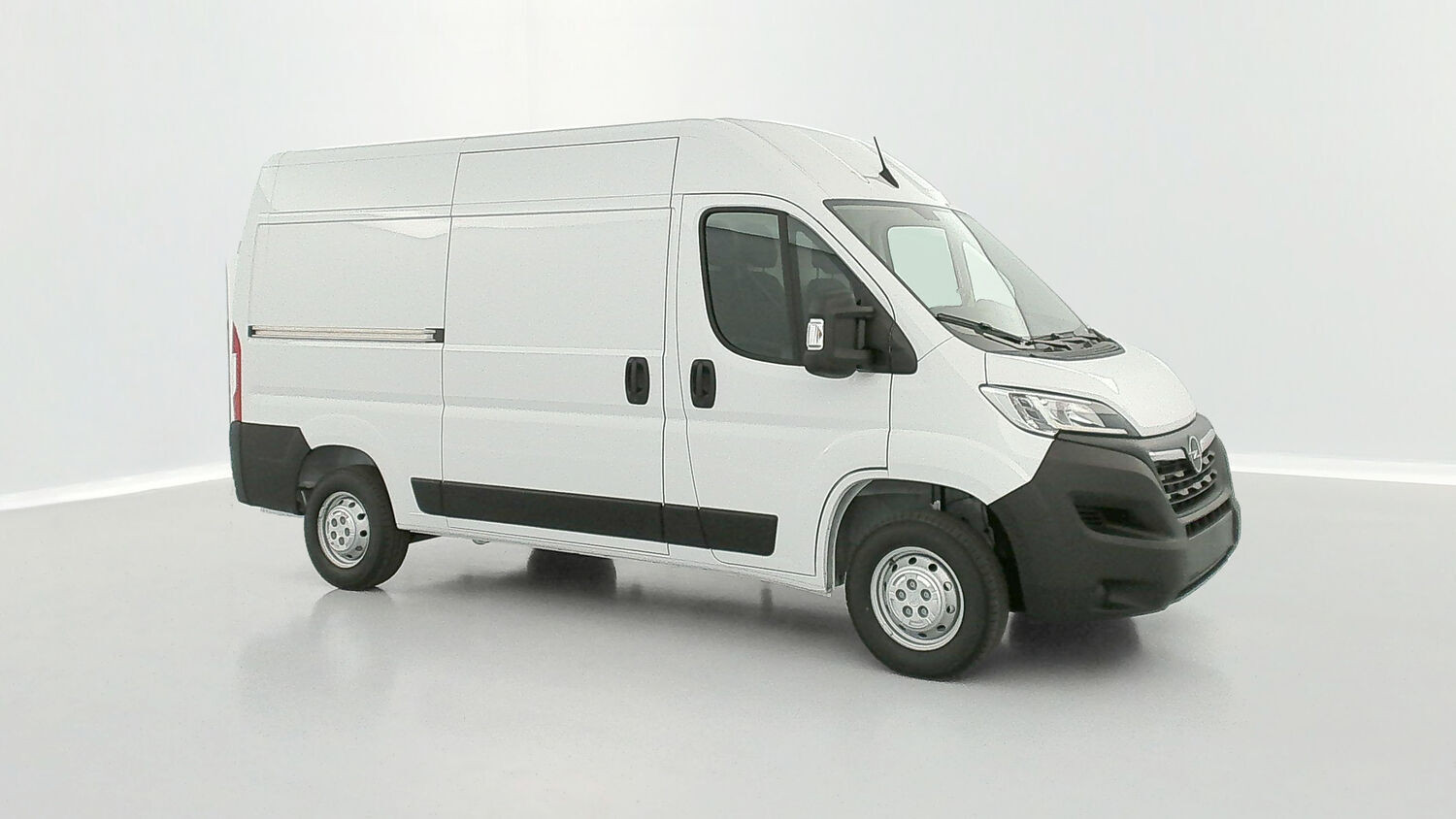 Vente en ligne Opel Movano MOVANO L2H2 35 2.2 BlueHDi 140ch Essentia au prix de 30 680 €