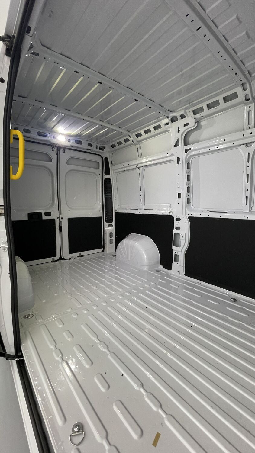 Vente en ligne Opel Movano MOVANO L2H2 35 2.2 BlueHDi 140ch Essentia au prix de 30 680 €