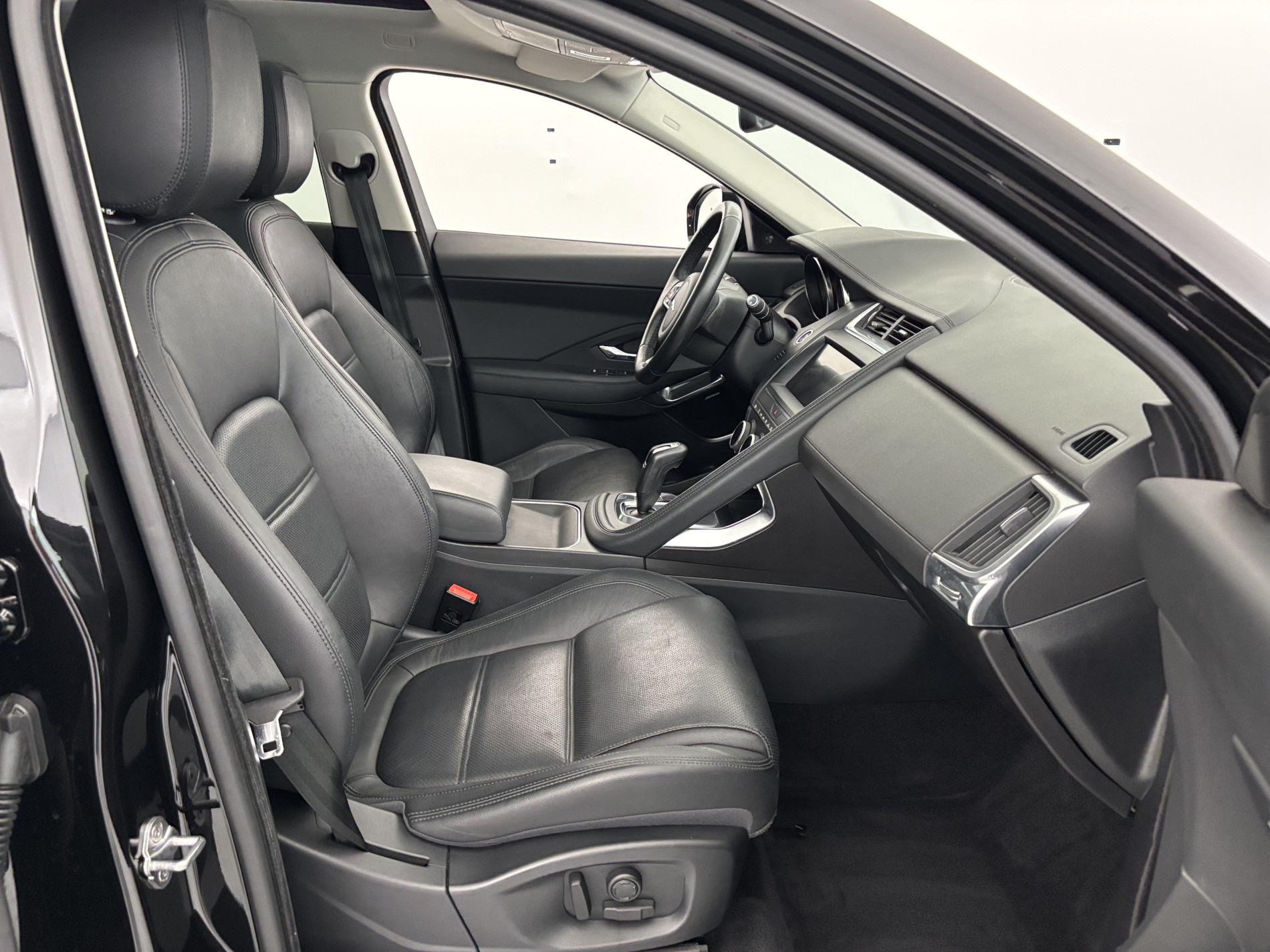 Vente en ligne Jaguar E-Pace 2.0D 150ch SE AWD BVA9 au prix de 19 790 €