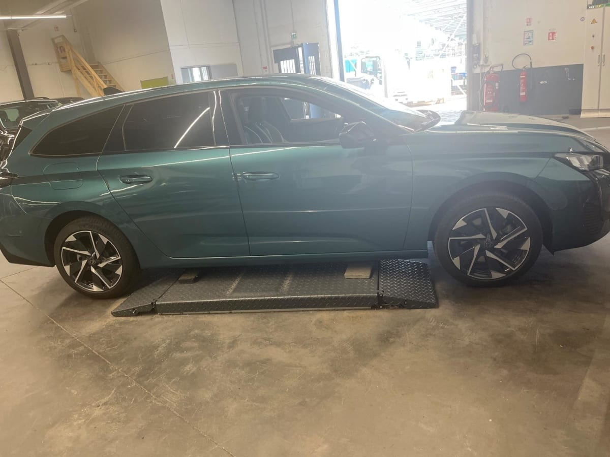 Peugeot 308 SW PureTech 130ch S S EAT8 Allure Pack occasion de 2023 en vente à Rennes