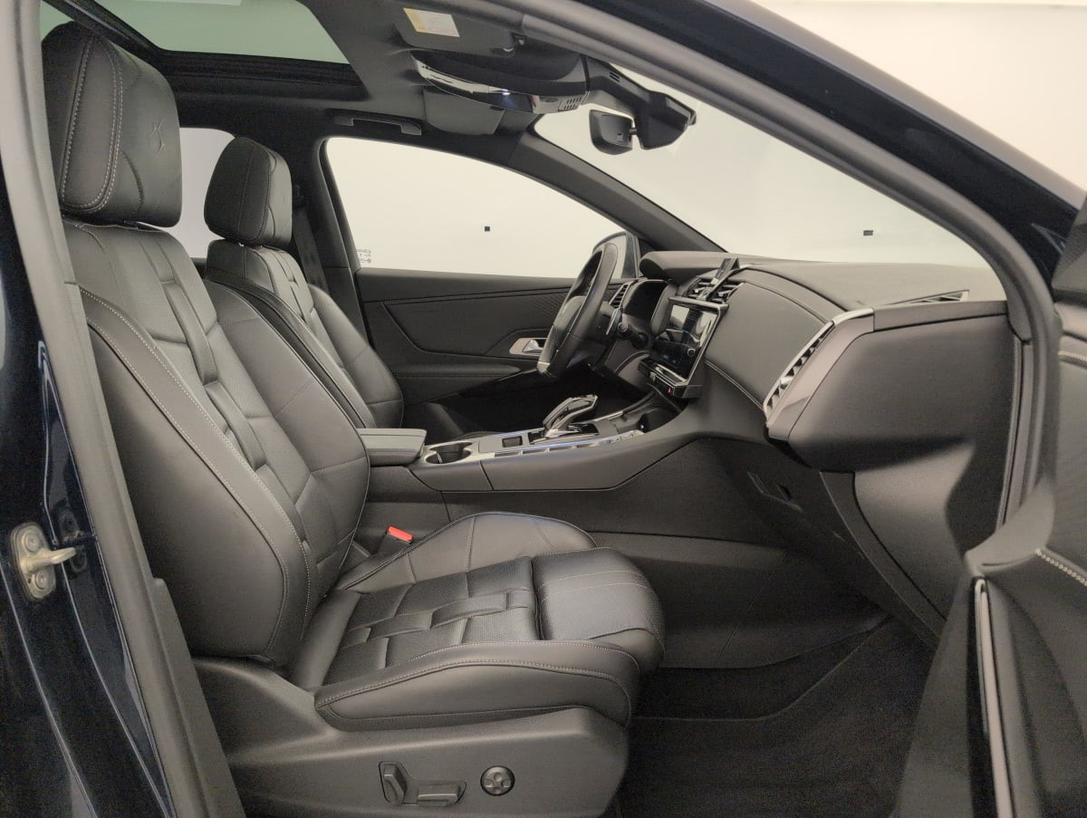 Vente en ligne Ds DS7 Crossback HYBRIDE RECHARGEABLE E-TENSE 300 EAT8 4X4 OPERA au prix de 34 280 €