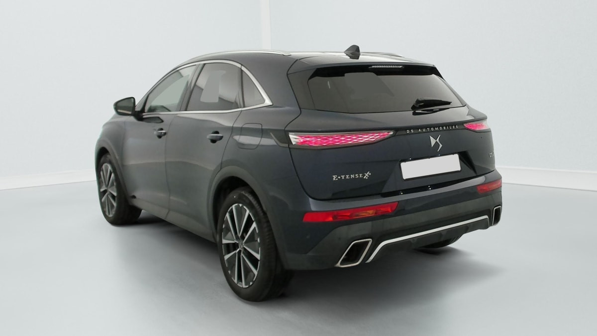 Vente en ligne Ds DS7 Crossback HYBRIDE RECHARGEABLE E-TENSE 300 EAT8 4X4 OPERA au prix de 34 280 €