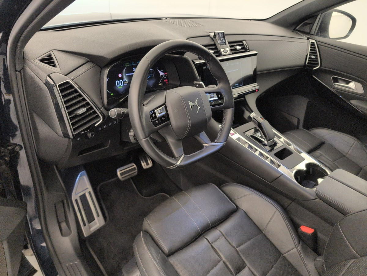 Vente en ligne Ds DS7 Crossback HYBRIDE RECHARGEABLE E-TENSE 300 EAT8 4X4 OPERA au prix de 34 280 €