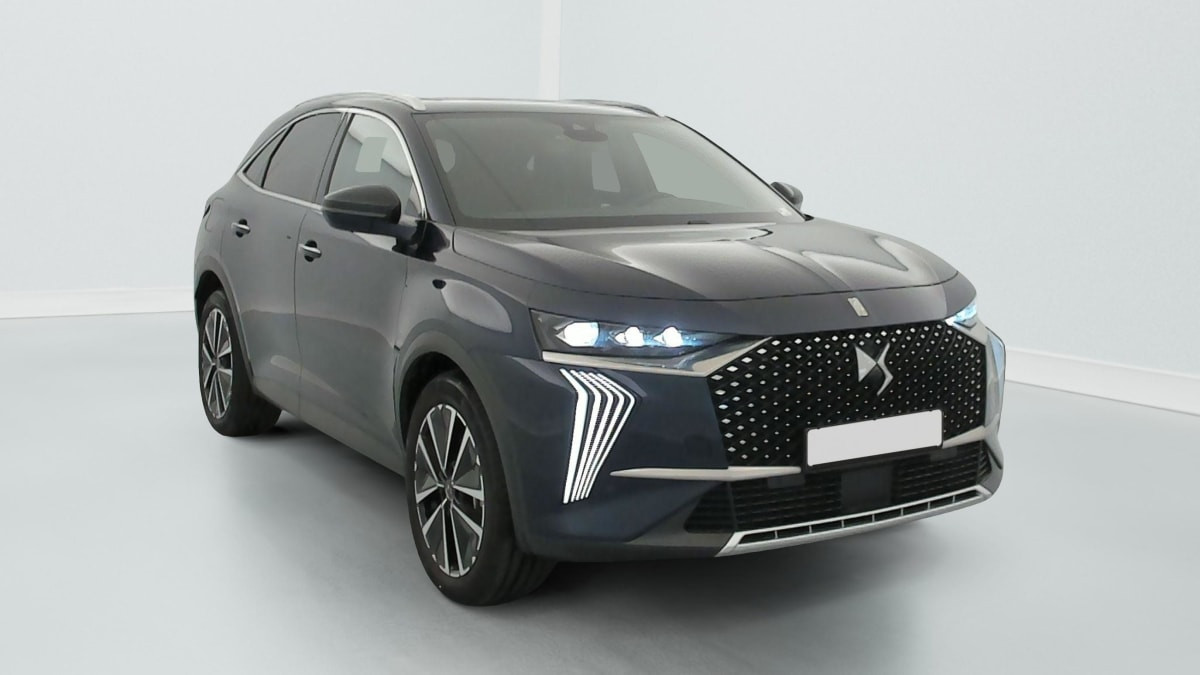 Vente en ligne Ds DS7 Crossback HYBRIDE RECHARGEABLE E-TENSE 300 EAT8 4X4 OPERA au prix de 34 280 €
