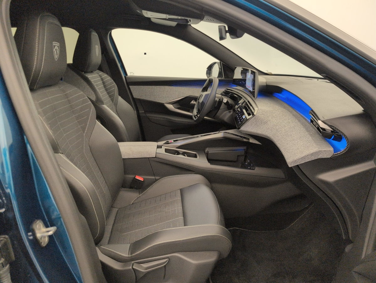 Vente en ligne Peugeot 5008 HYBRID 145CH E-DCS6 GT au prix de 30 570 €