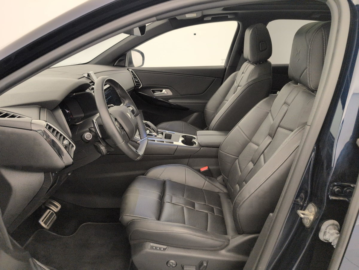 Vente en ligne Ds DS7 Crossback HYBRIDE RECHARGEABLE E-TENSE 300 EAT8 4X4 OPERA au prix de 34 280 €