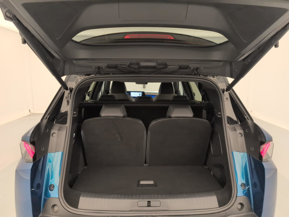 Vente en ligne Peugeot 5008 HYBRID 145CH E-DCS6 GT au prix de 30 570 €