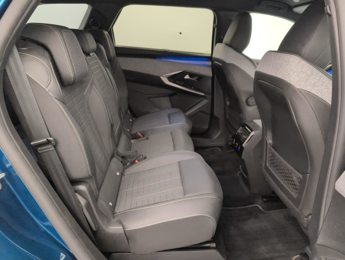 Vente en ligne Peugeot 5008 HYBRID 145CH E-DCS6 GT au prix de 30 570 €