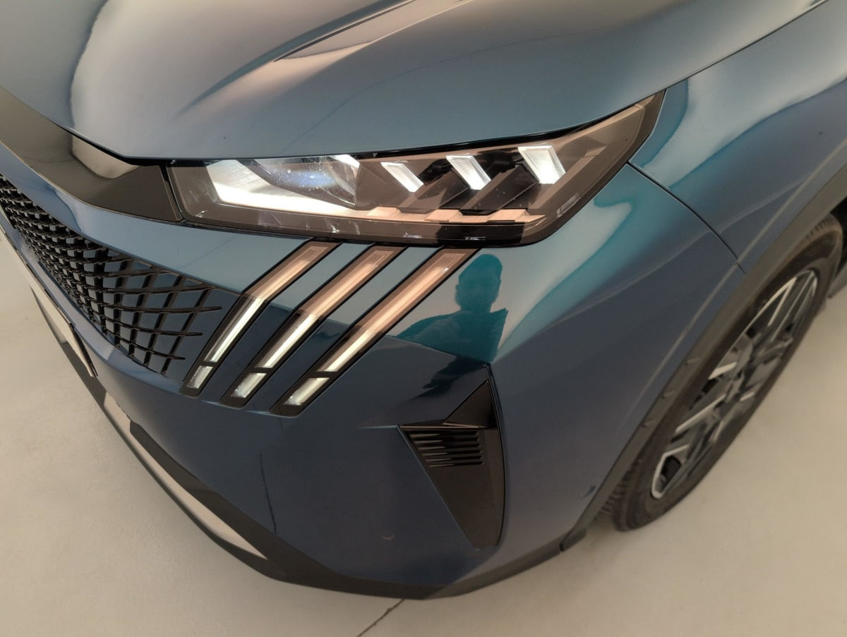 Vente en ligne Peugeot 5008 HYBRID 145CH E-DCS6 GT au prix de 30 570 €