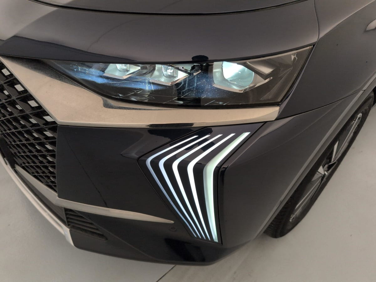 Vente en ligne Ds DS7 Crossback HYBRIDE RECHARGEABLE E-TENSE 300 EAT8 4X4 OPERA au prix de 34 280 €