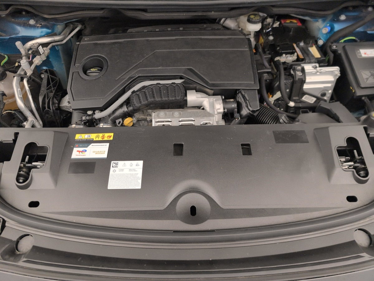 Vente en ligne Peugeot 5008 HYBRID 145CH E-DCS6 GT au prix de 30 570 €