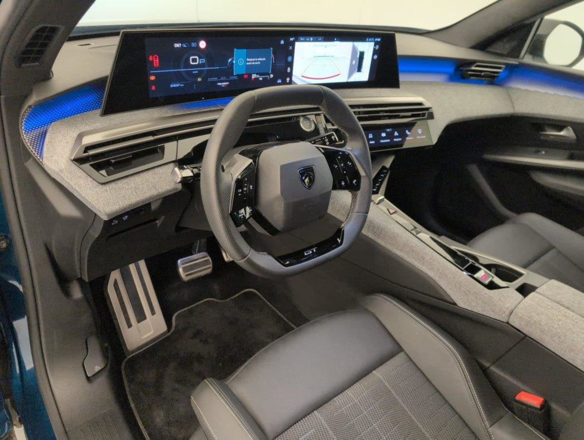 Vente en ligne Peugeot 5008 HYBRID 145CH E-DCS6 GT au prix de 30 570 €