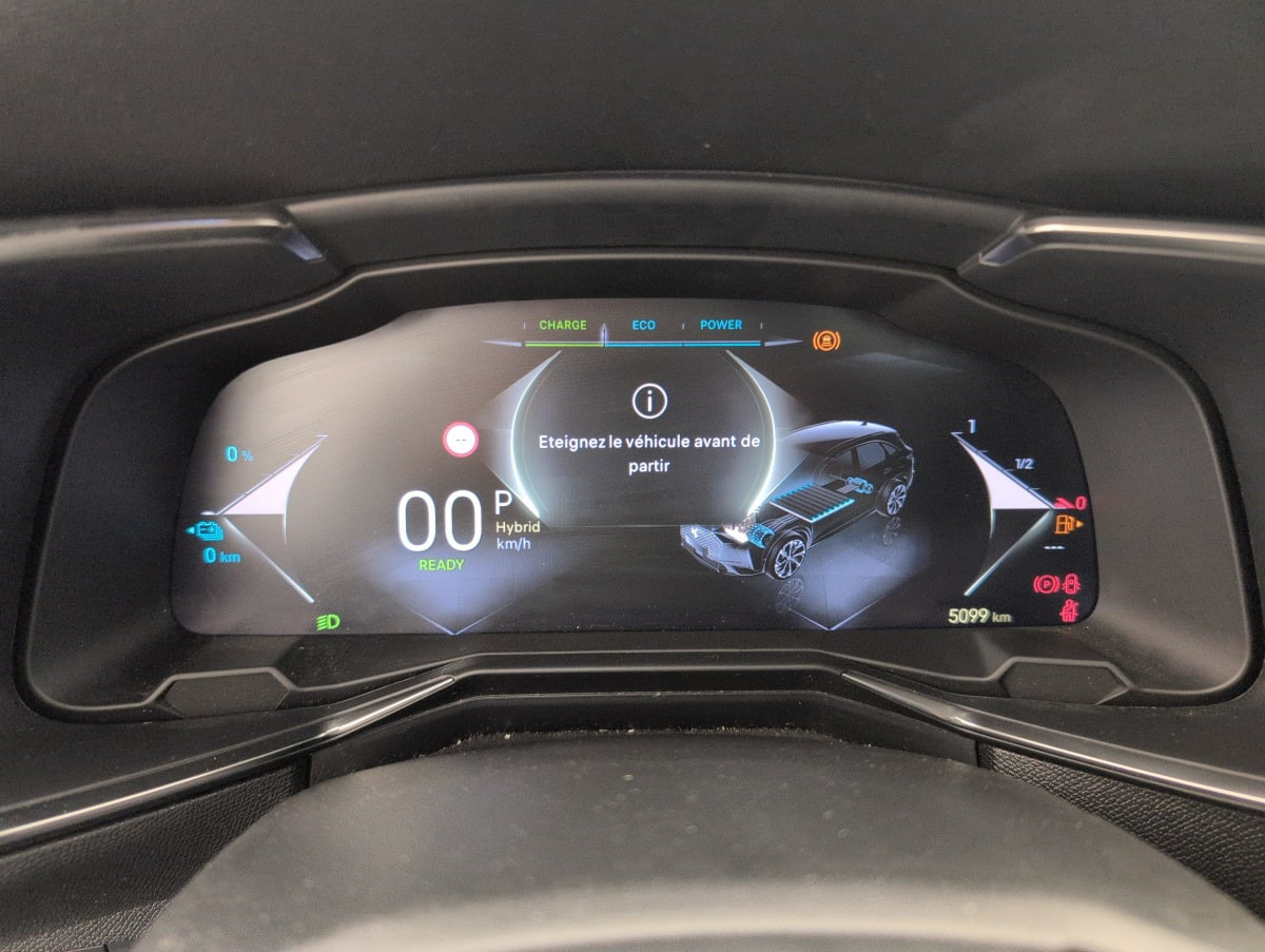 Vente en ligne Ds DS7 Crossback HYBRIDE RECHARGEABLE E-TENSE 300 EAT8 4X4 OPERA au prix de 34 280 €