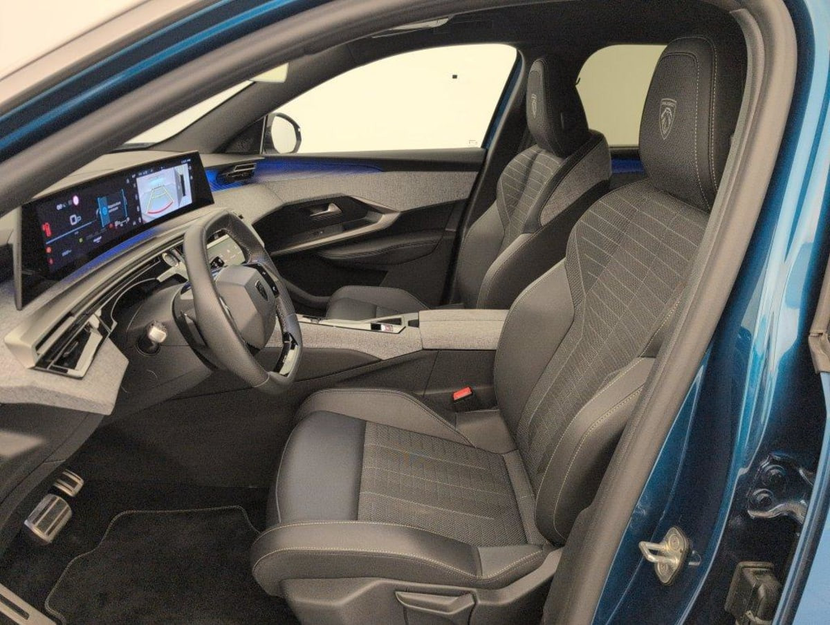 Vente en ligne Peugeot 5008 HYBRID 145CH E-DCS6 GT au prix de 30 570 €