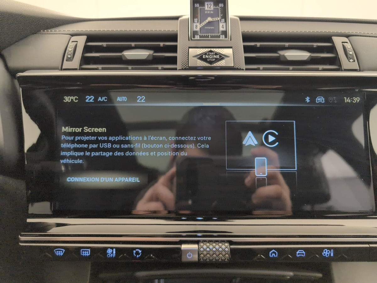 Vente en ligne Ds DS7 Crossback HYBRIDE RECHARGEABLE E-TENSE 300 EAT8 4X4 OPERA au prix de 34 280 €