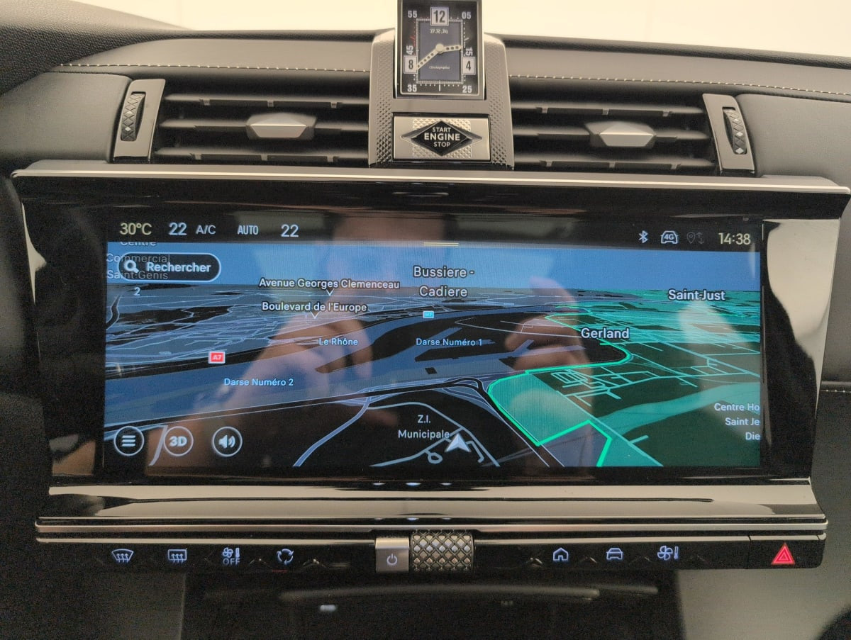 Vente en ligne Ds DS7 Crossback HYBRIDE RECHARGEABLE E-TENSE 300 EAT8 4X4 OPERA au prix de 34 280 €