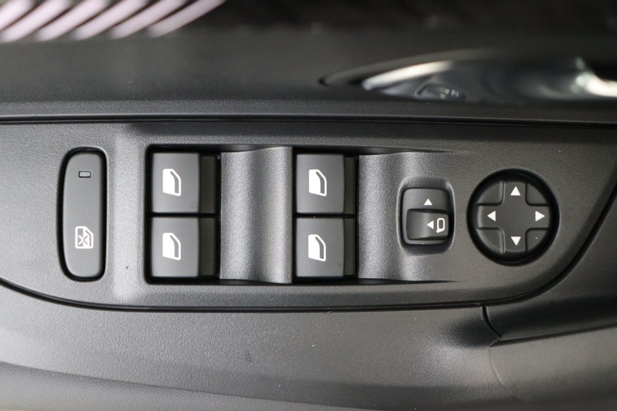 Vente en ligne Peugeot 2008 Turbo 100 ch BVM6 Allure au prix de 20 260 €