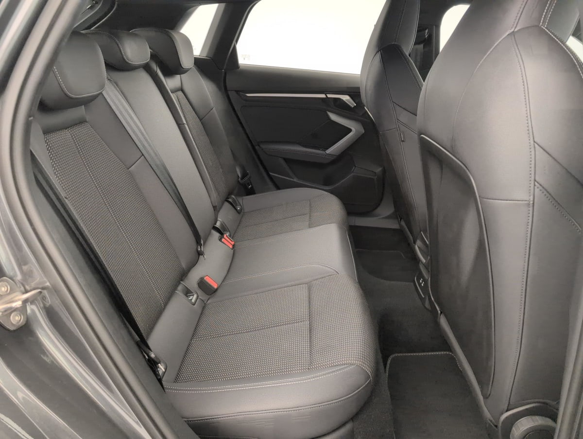 Vente en ligne Audi A3 TFSI e Hybride rechargeable 204 S tronic 6 S line au prix de 35 720 €