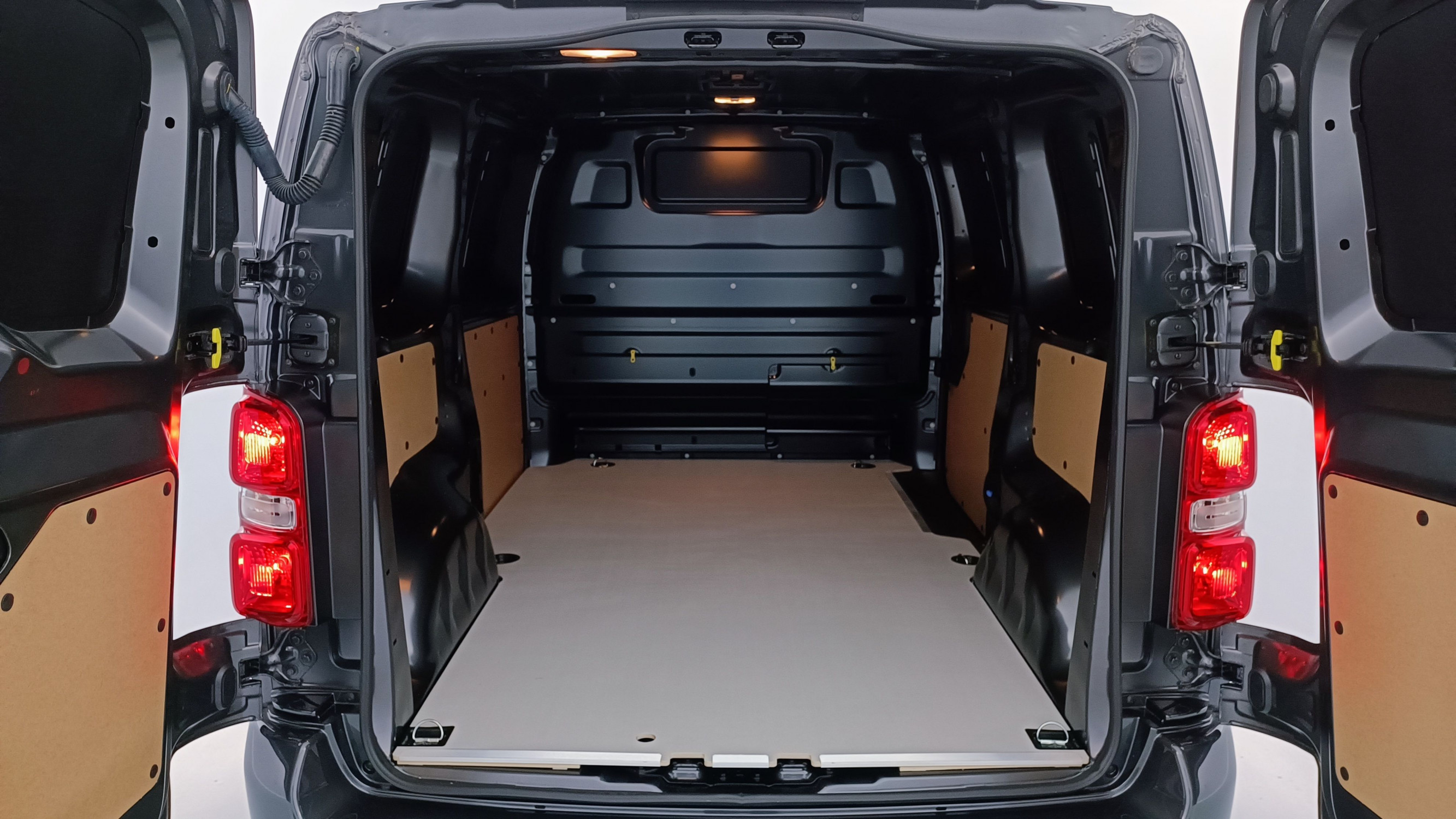Vente en ligne Citroën Jumpy Fourgon JUMPY M 2.2 BlueHDi 180ch EAT8 au prix de 33 080 €