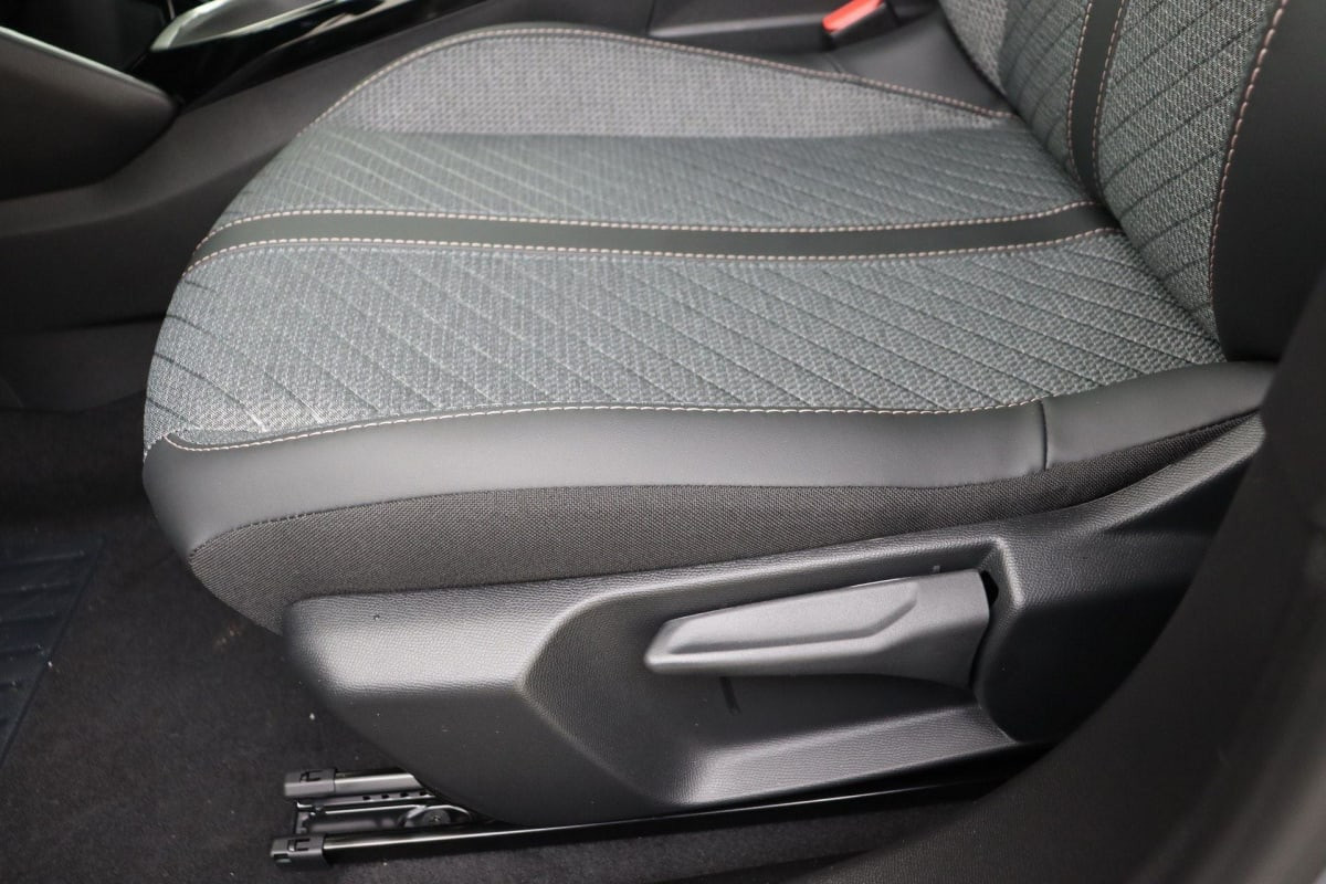 Vente en ligne Peugeot 2008 Turbo 100 ch BVM6 Allure au prix de 20 260 €