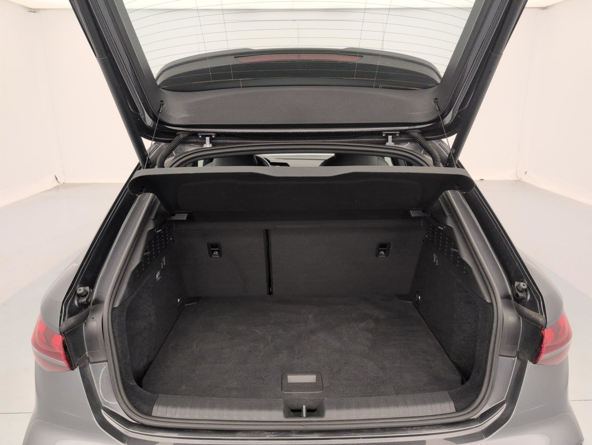 Vente en ligne Audi A3 TFSI e Hybride rechargeable 204 S tronic 6 S line au prix de 35 720 €