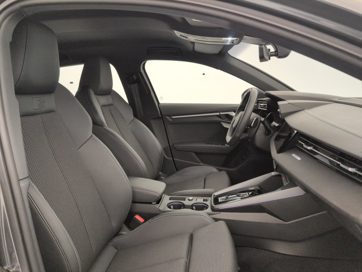 Vente en ligne Audi A3 TFSI e Hybride rechargeable 204 S tronic 6 S line au prix de 35 720 €