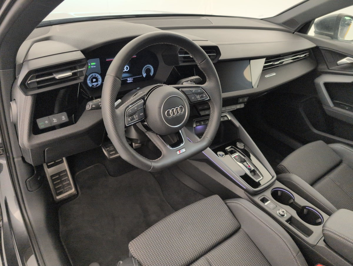 Vente en ligne Audi A3 TFSI e Hybride rechargeable 204 S tronic 6 S line au prix de 35 720 €