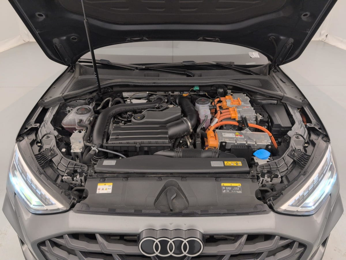 Vente en ligne Audi A3 TFSI e Hybride rechargeable 204 S tronic 6 S line au prix de 35 720 €