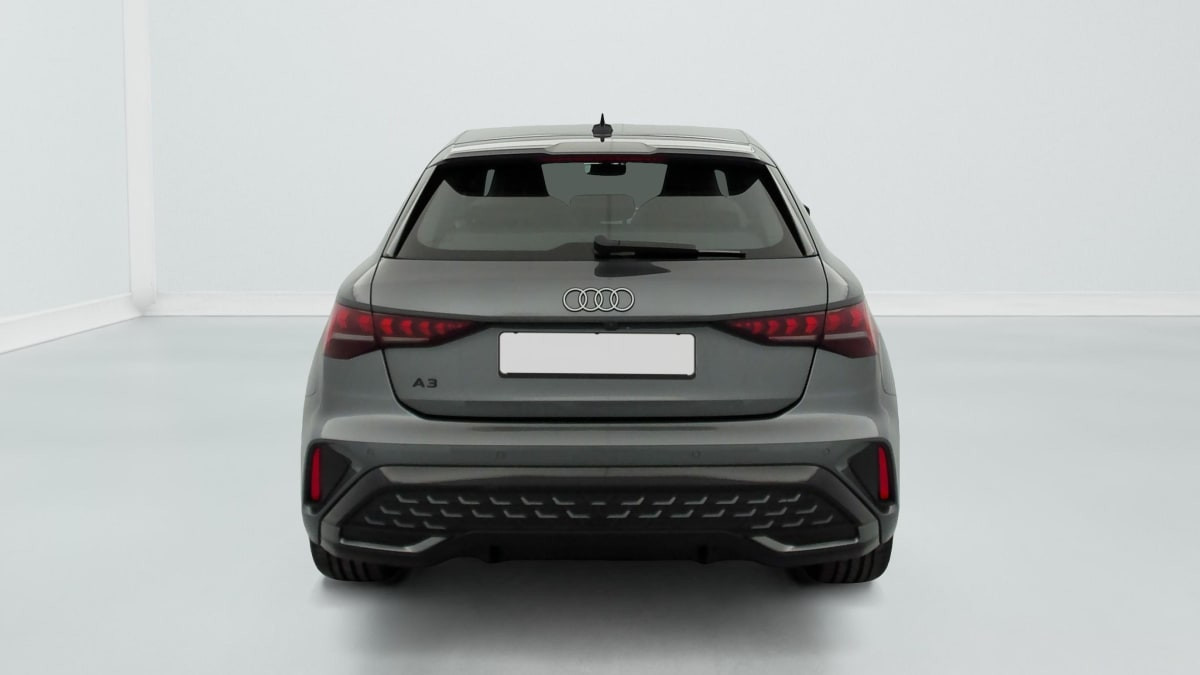 Vente en ligne Audi A3 TFSI e Hybride rechargeable 204 S tronic 6 S line au prix de 35 720 €