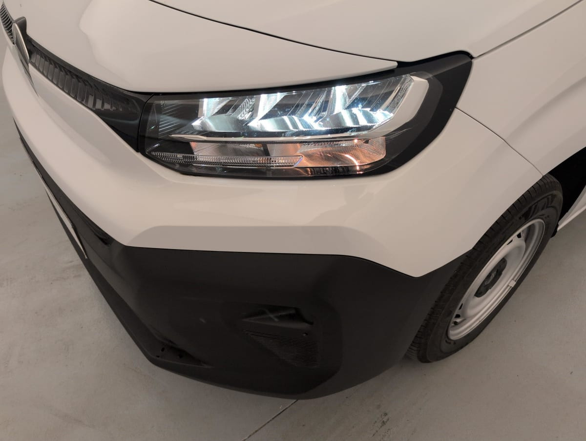 Vente en ligne Citroën Berlingo Fourgon M DIESEL 100 CH MANUELLE au prix de 20 530 €