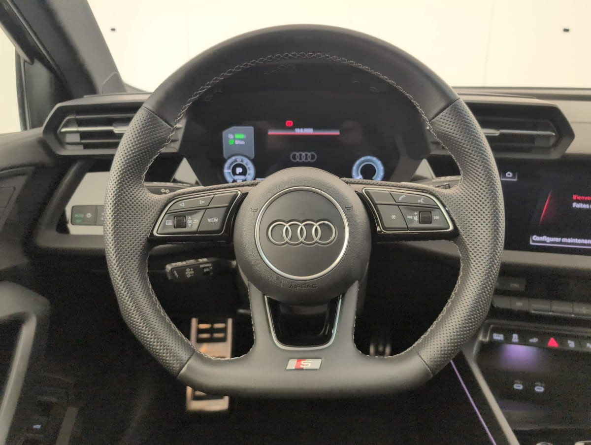 Vente en ligne Audi A3 TFSI e Hybride rechargeable 204 S tronic 6 S line au prix de 35 720 €