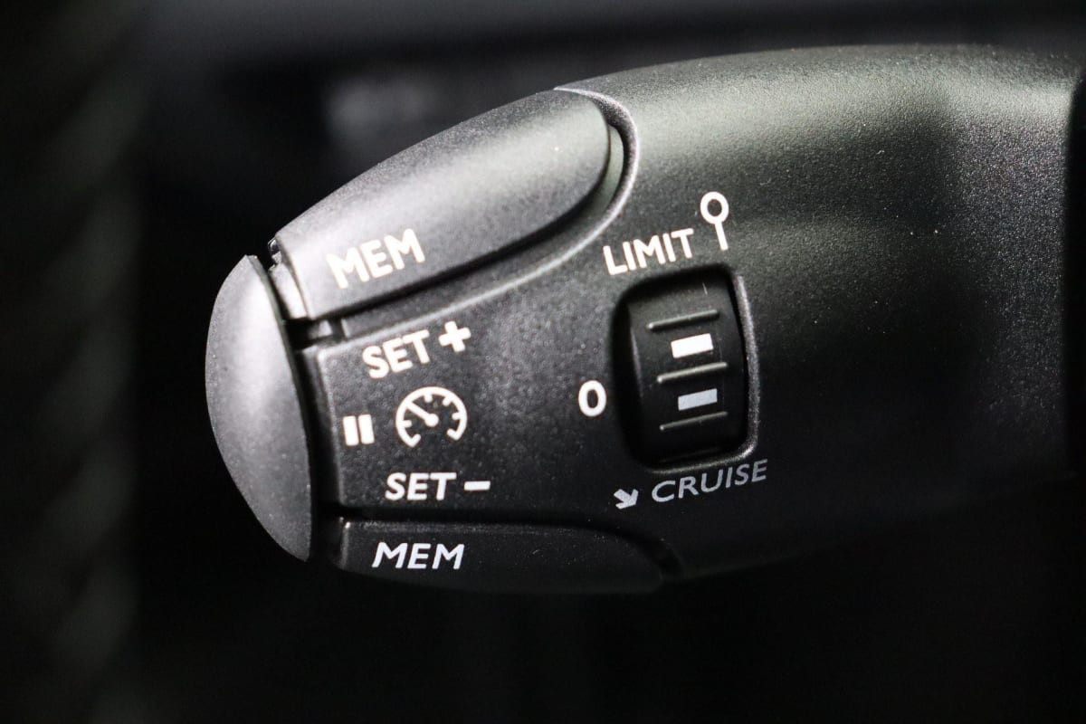 Vente en ligne Peugeot 2008 Turbo 100 ch BVM6 Allure au prix de 20 260 €