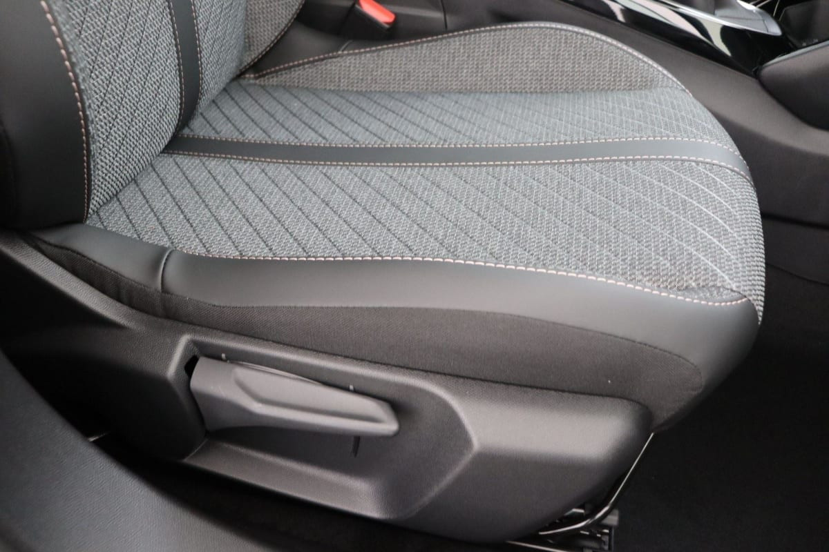 Vente en ligne Peugeot 2008 Turbo 100 ch BVM6 Allure au prix de 20 260 €
