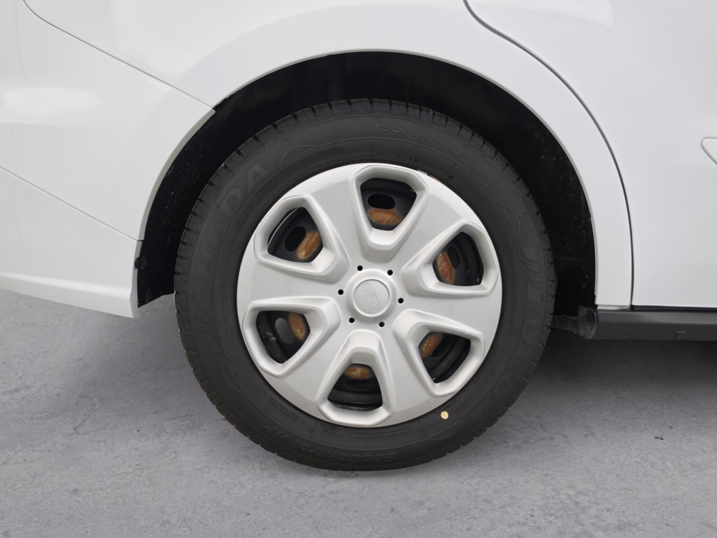 Vente en ligne Ford Tourneo Courier 1.5 TDCI 100ch Trend + Radars AV/AR + Climatisation Automatique au prix de 14 990 €