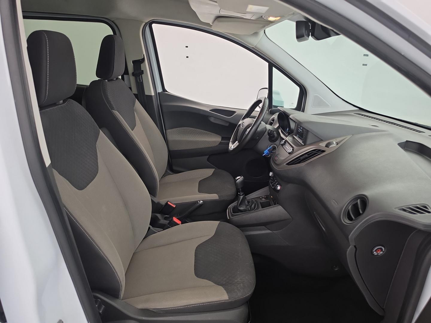 Vente en ligne Ford Tourneo Courier 1.5 TDCI 100ch Trend + Radars AV/AR + Climatisation Automatique au prix de 14 990 €