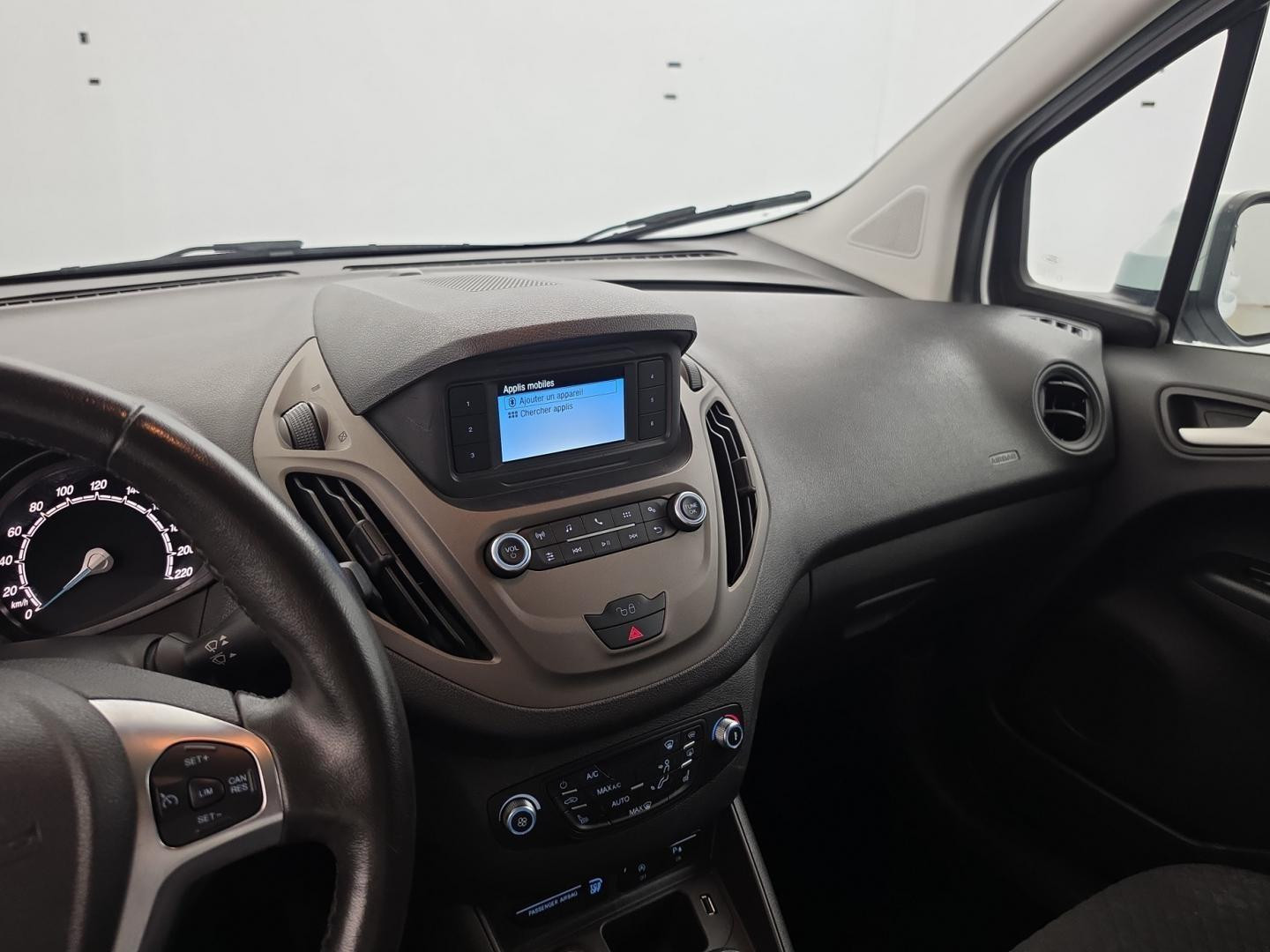 Vente en ligne Ford Tourneo Courier 1.5 TDCI 100ch Trend + Radars AV/AR + Climatisation Automatique au prix de 14 990 €