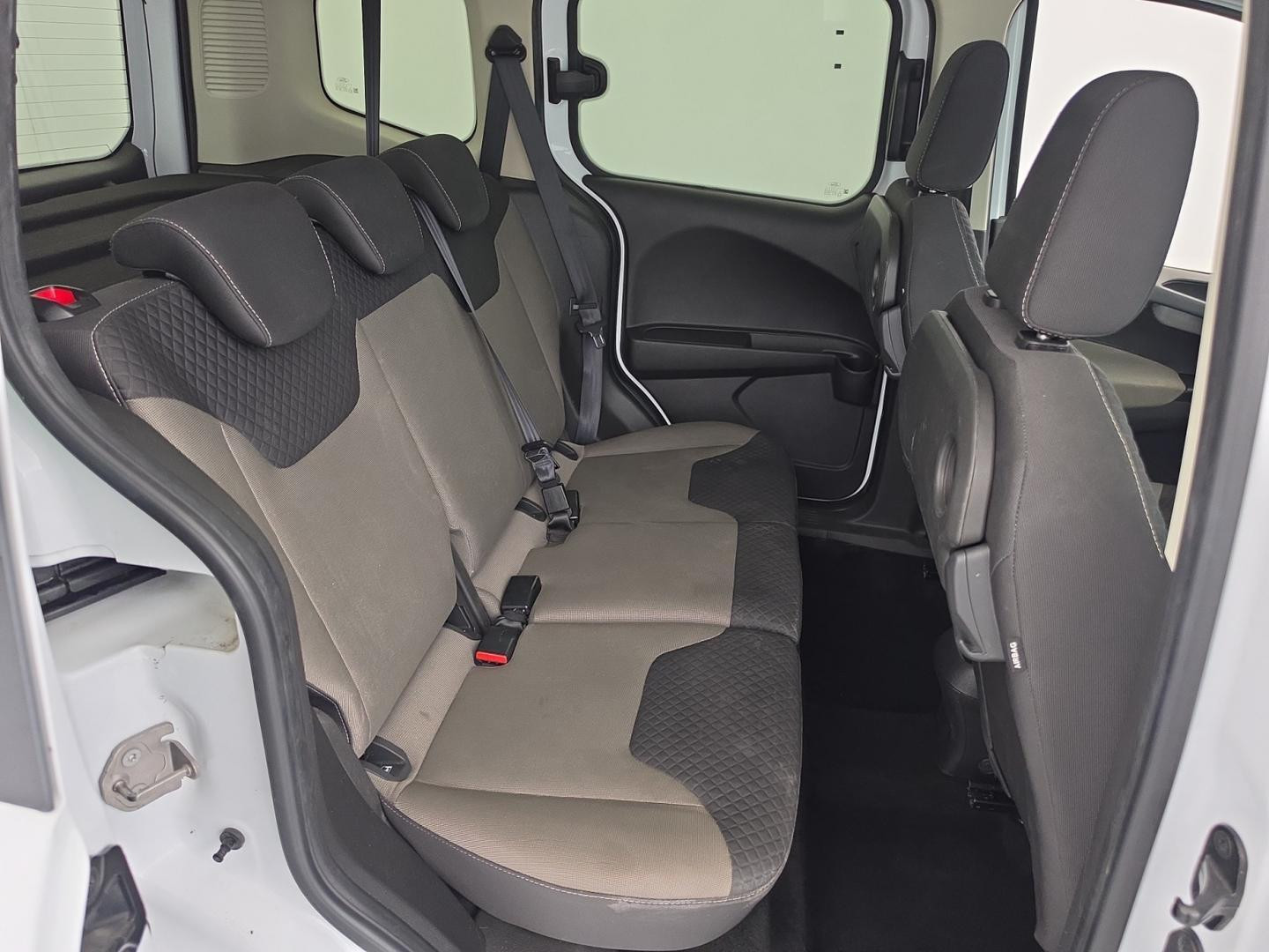 Vente en ligne Ford Tourneo Courier 1.5 TDCI 100ch Trend + Radars AV/AR + Climatisation Automatique au prix de 14 990 €