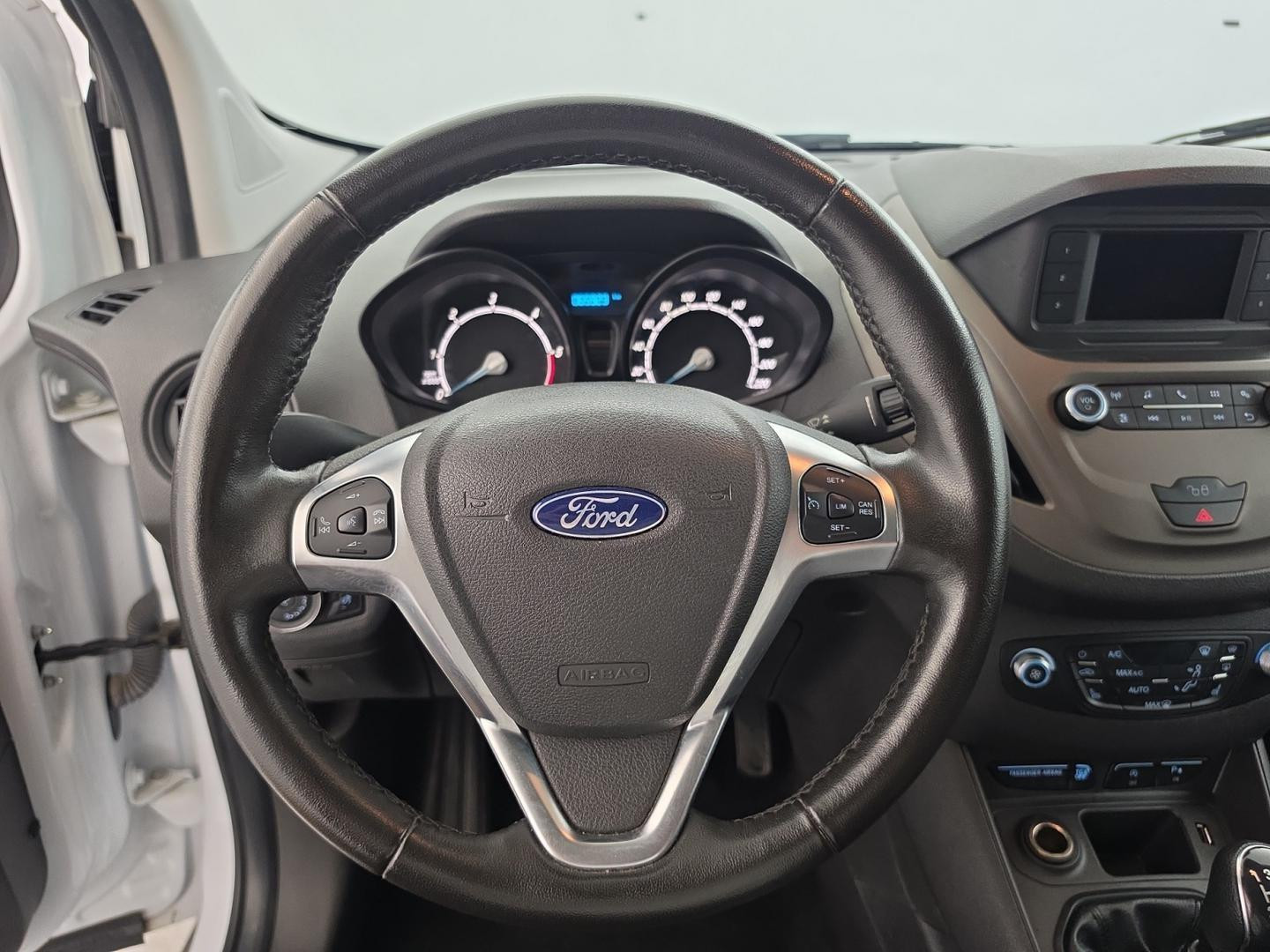 Vente en ligne Ford Tourneo Courier 1.5 TDCI 100ch Trend + Radars AV/AR + Climatisation Automatique au prix de 14 990 €