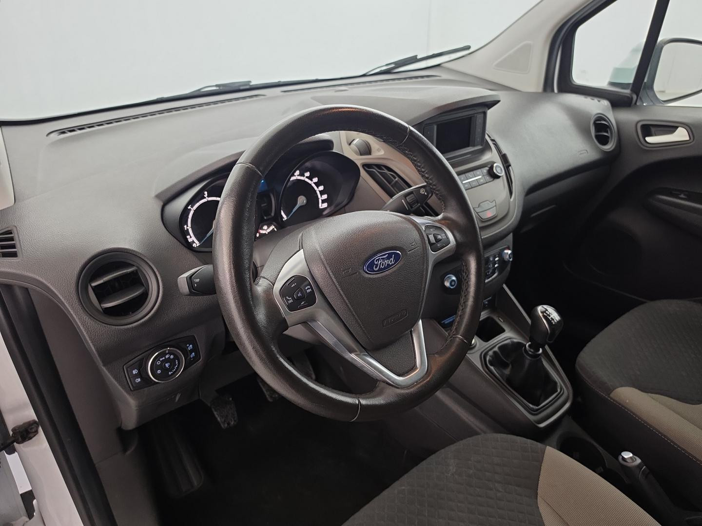 Vente en ligne Ford Tourneo Courier 1.5 TDCI 100ch Trend + Radars AV/AR + Climatisation Automatique au prix de 14 990 €