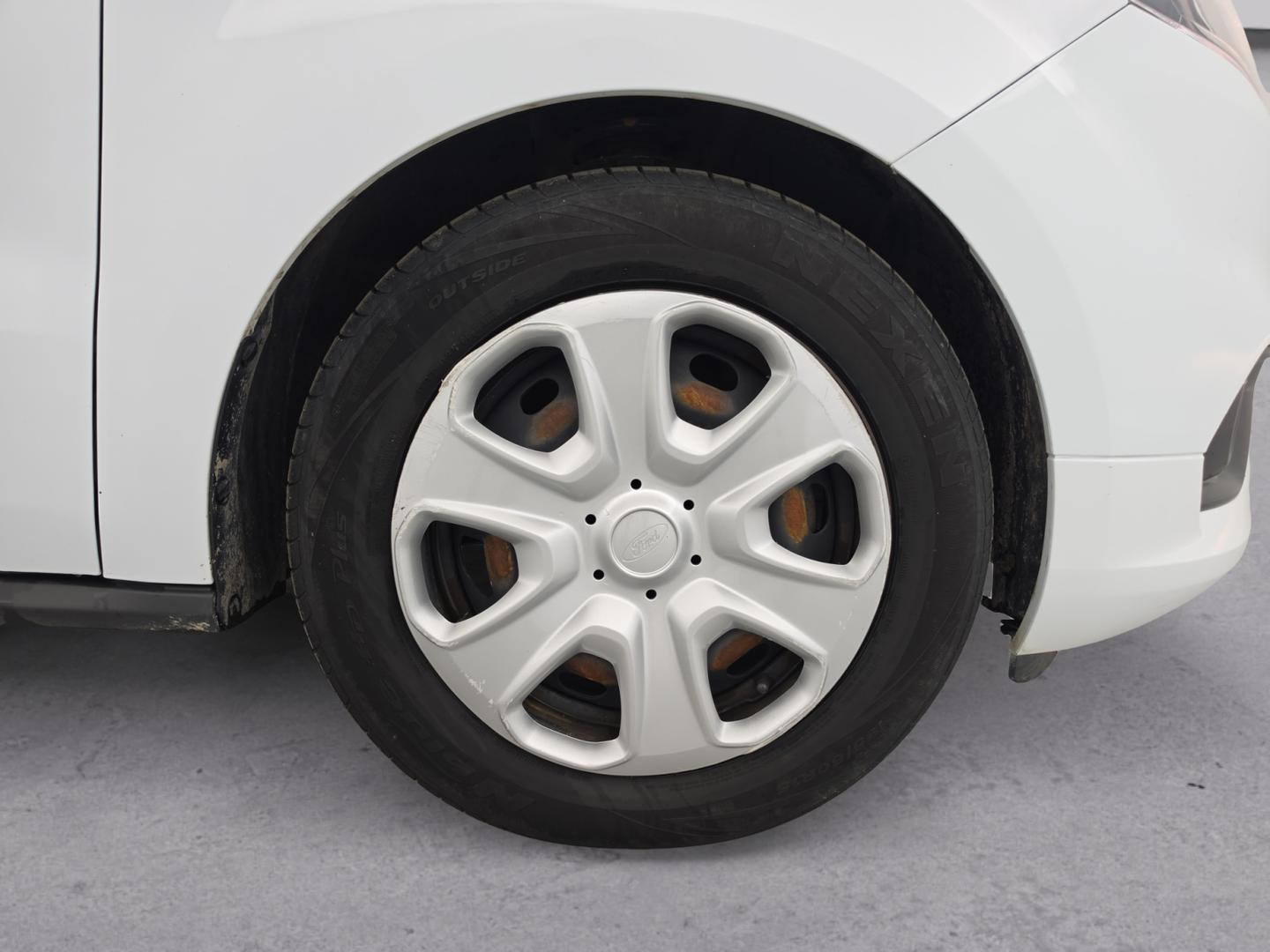 Vente en ligne Ford Tourneo Courier 1.5 TDCI 100ch Trend + Radars AV/AR + Climatisation Automatique au prix de 14 990 €
