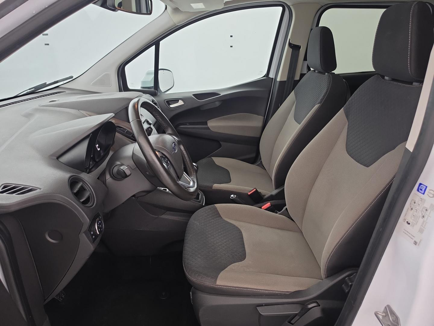 Vente en ligne Ford Tourneo Courier 1.5 TDCI 100ch Trend + Radars AV/AR + Climatisation Automatique au prix de 14 990 €