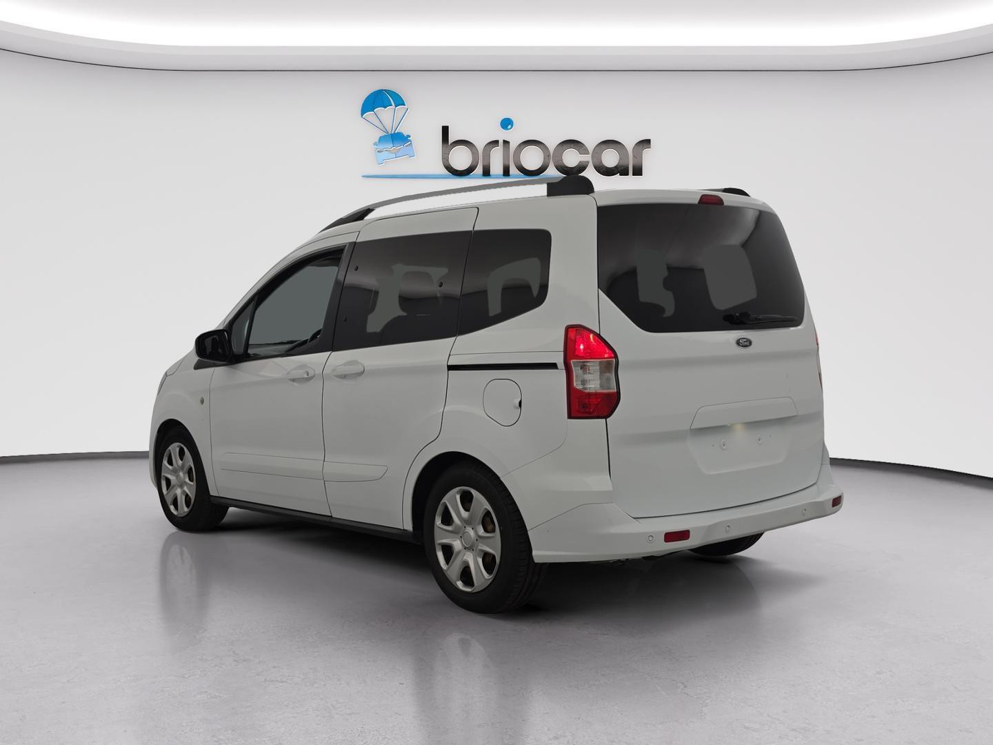 Vente en ligne Ford Tourneo Courier 1.5 TDCI 100ch Trend + Radars AV/AR + Climatisation Automatique au prix de 14 990 €