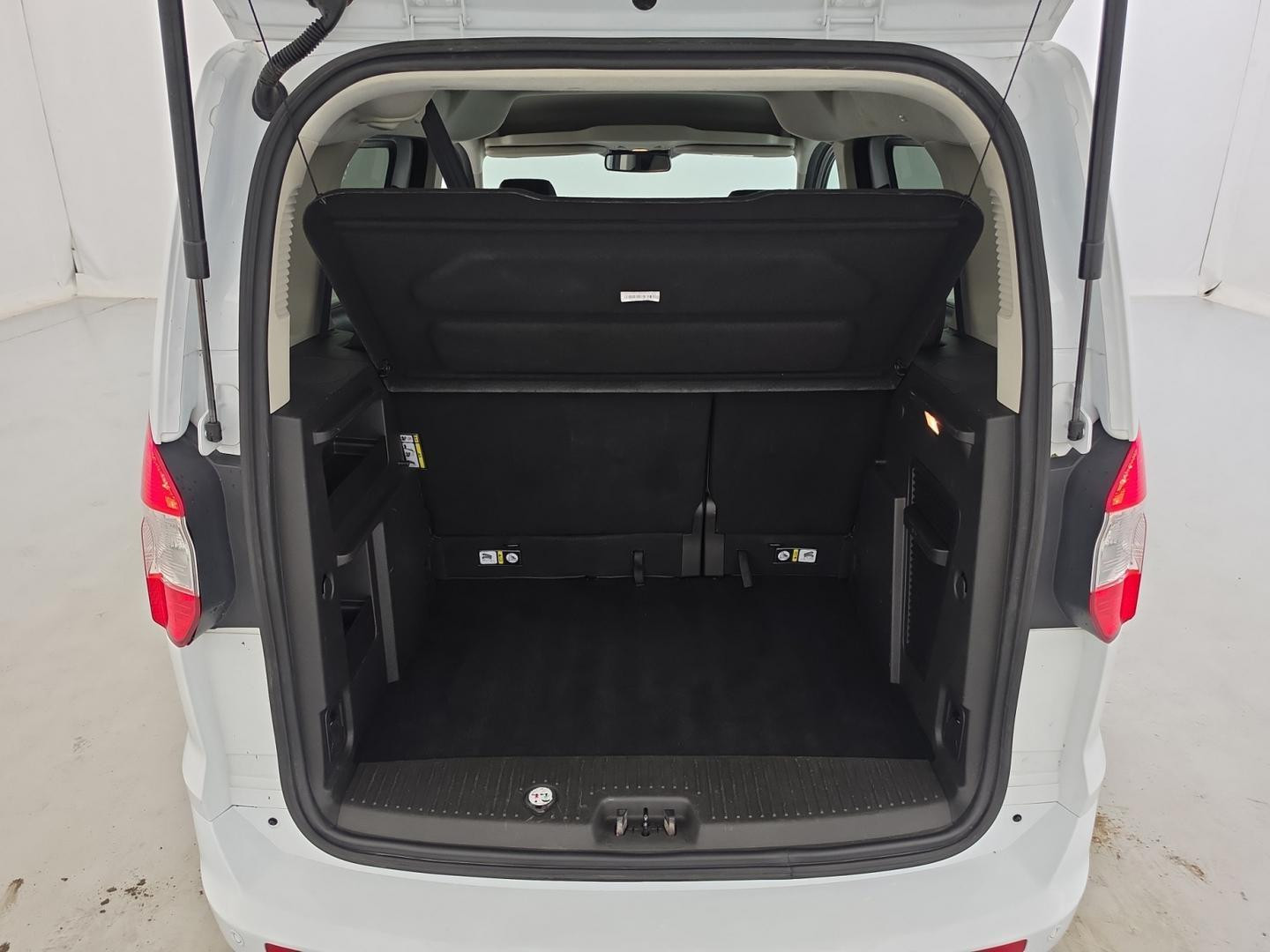 Vente en ligne Ford Tourneo Courier 1.5 TDCI 100ch Trend + Radars AV/AR + Climatisation Automatique au prix de 14 990 €